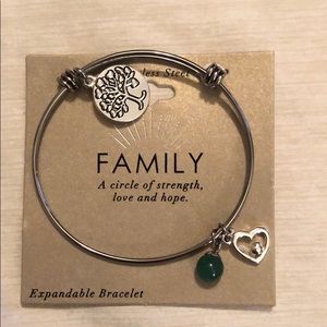 Family expandable bracelet